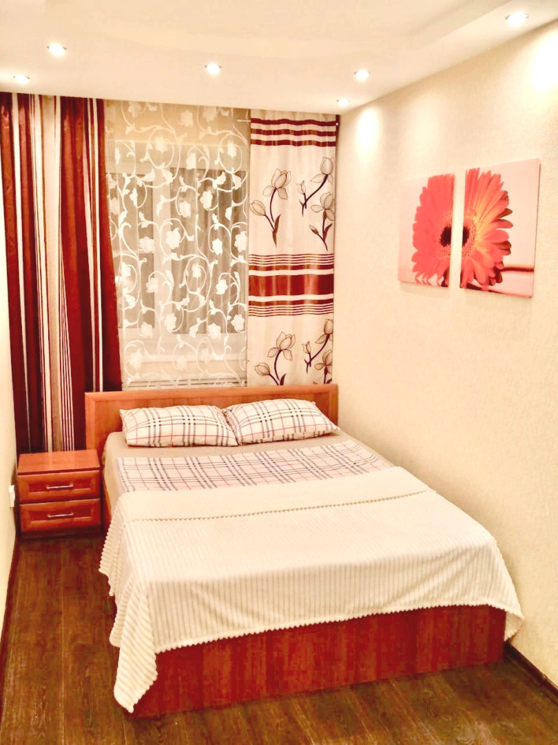 Апартаменты У Площади Ленина