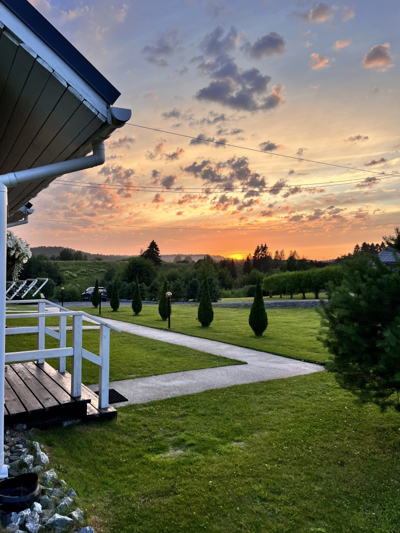 Частный дом у реки