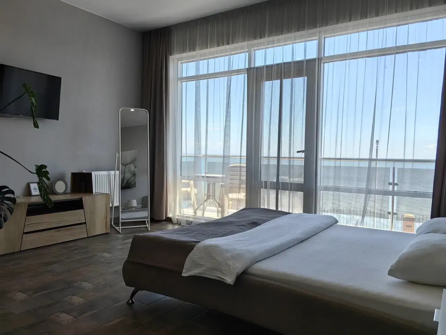 Апартаменты 40 м² на Первой Линии Моря