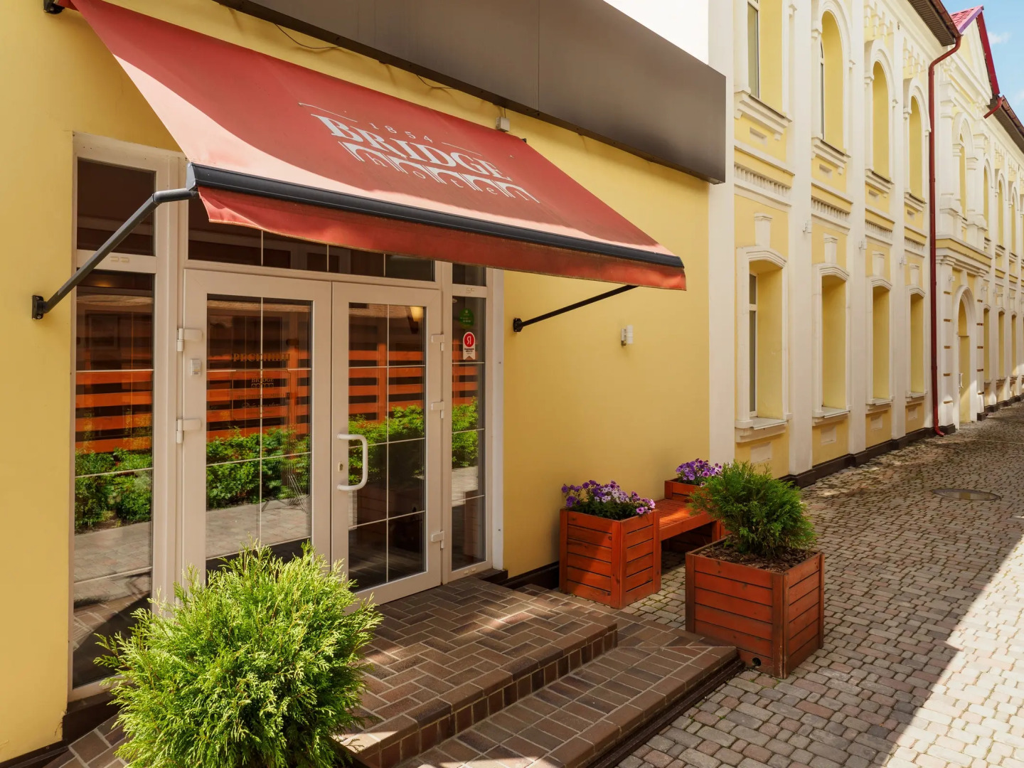 Отель Бридж