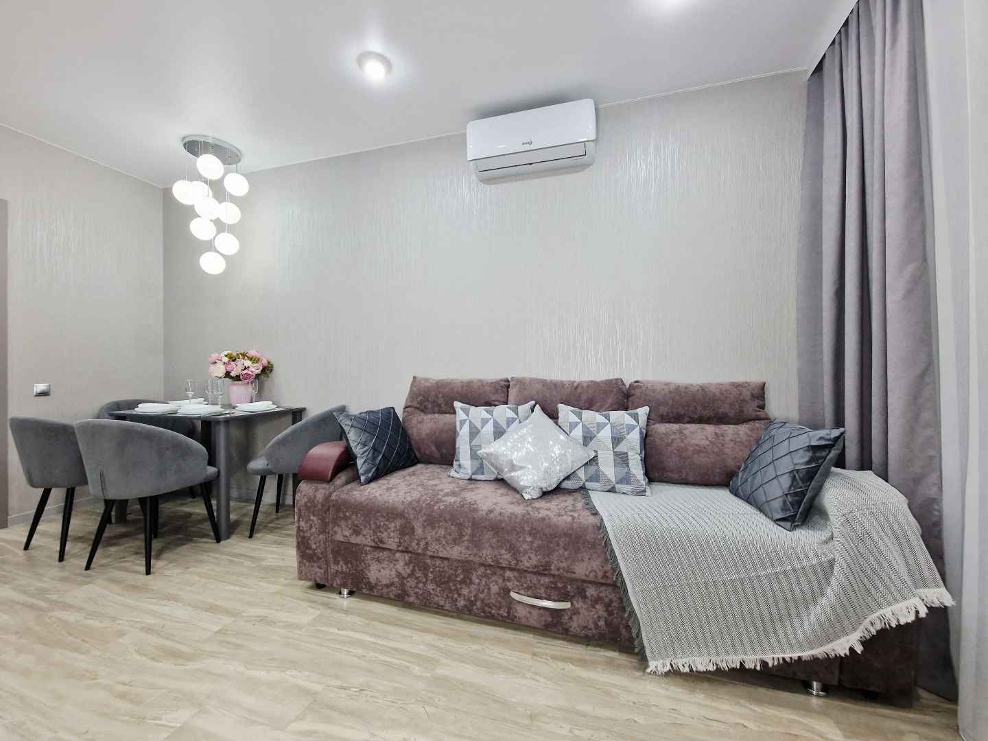 Апартаменты двухкомнатные  в новостройке