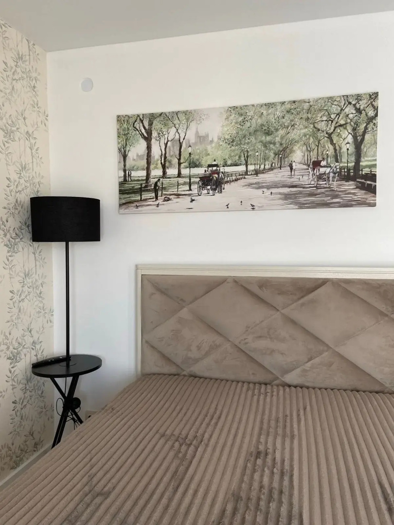 Апартаменты у берега моря с видом на парк