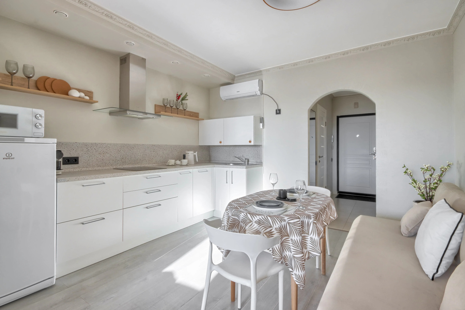 Апартаменты MyhomeYourhome на Большеохтинском пр-те 15к2