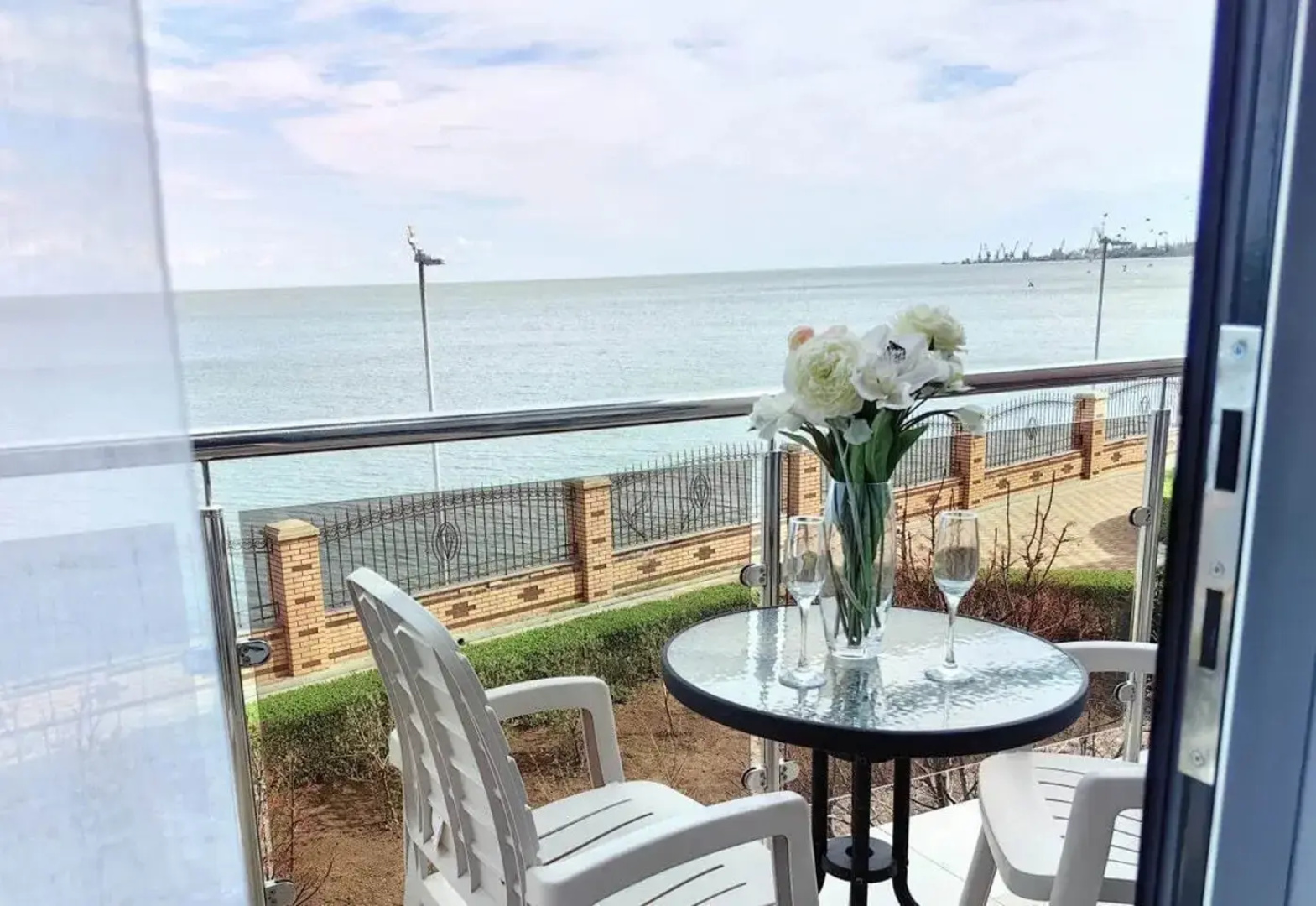 Апартаменты 35 м² на первой линии моря