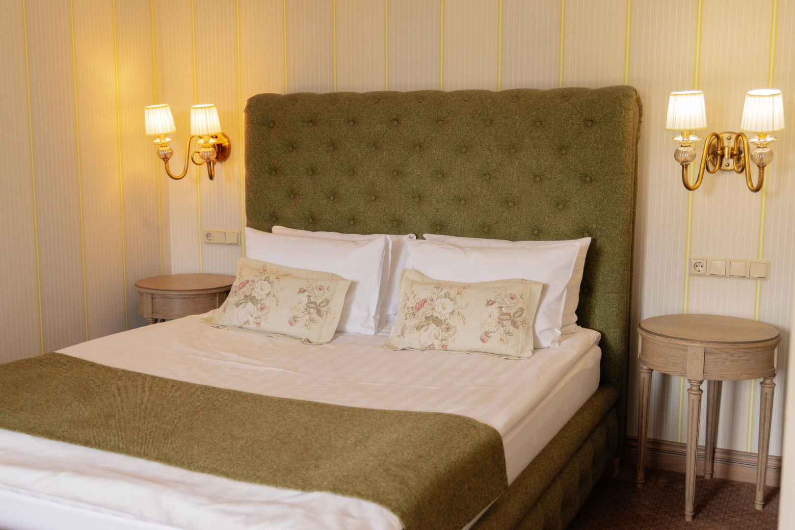 Отель Левада