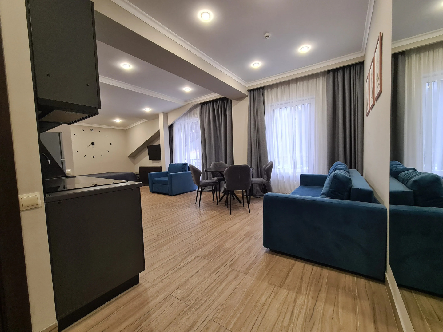 Апартаменты Двухкомнатные семиместные с видом на горы