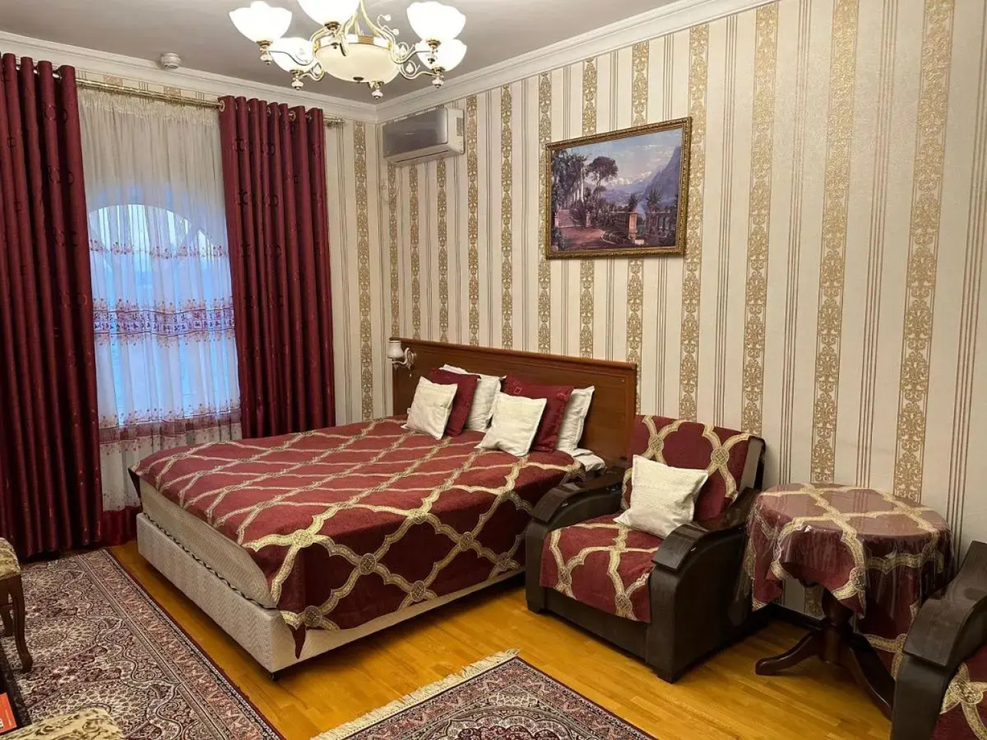 Отель Sarbon
