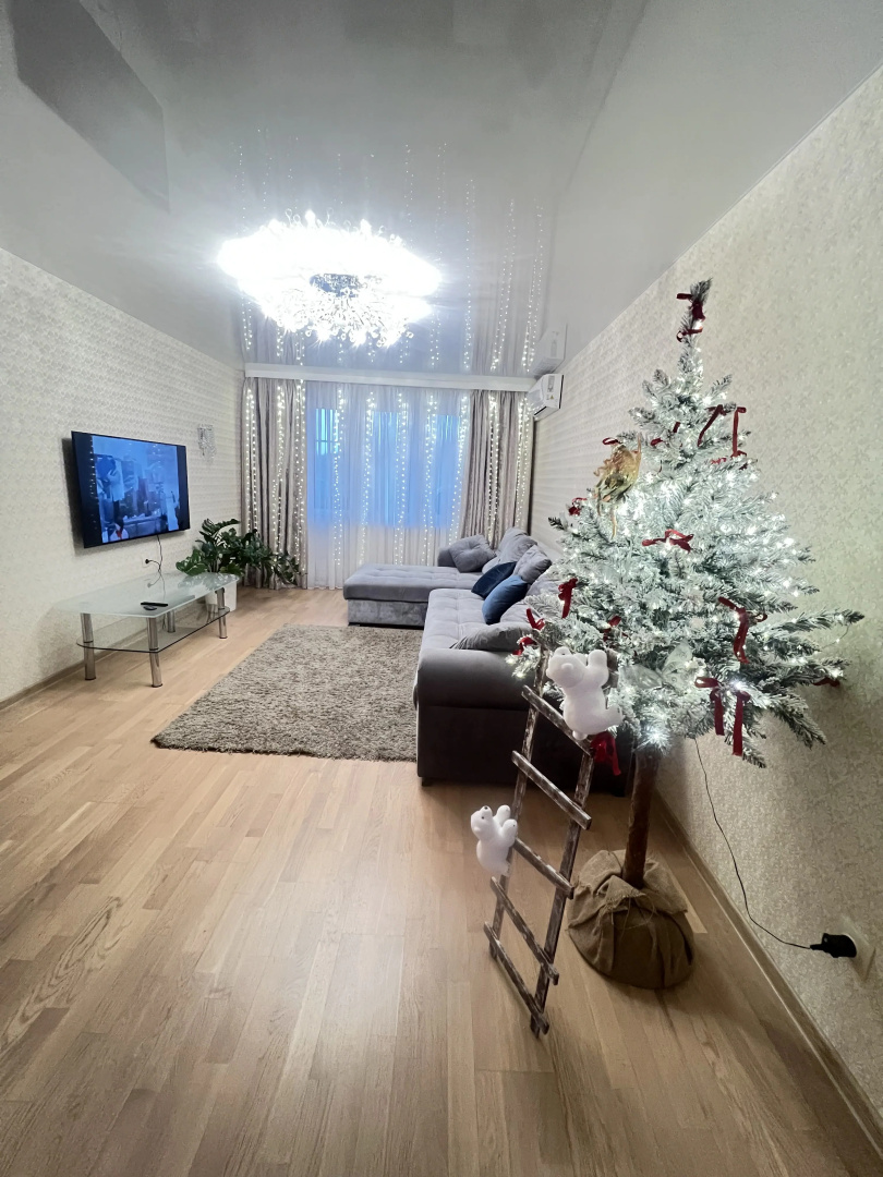Квартира Большая 4-х комнатная квартира недалеко от центра