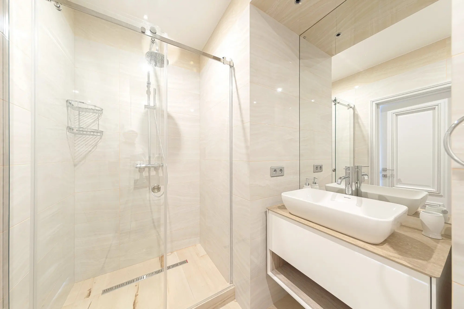 Апартаменты в центре с видом на море 76