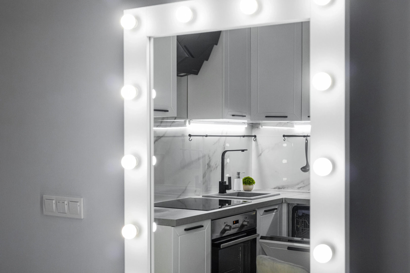 Апартаменты Lalapart Gray stone на 30 этаже небоскреба Савеловский Сити