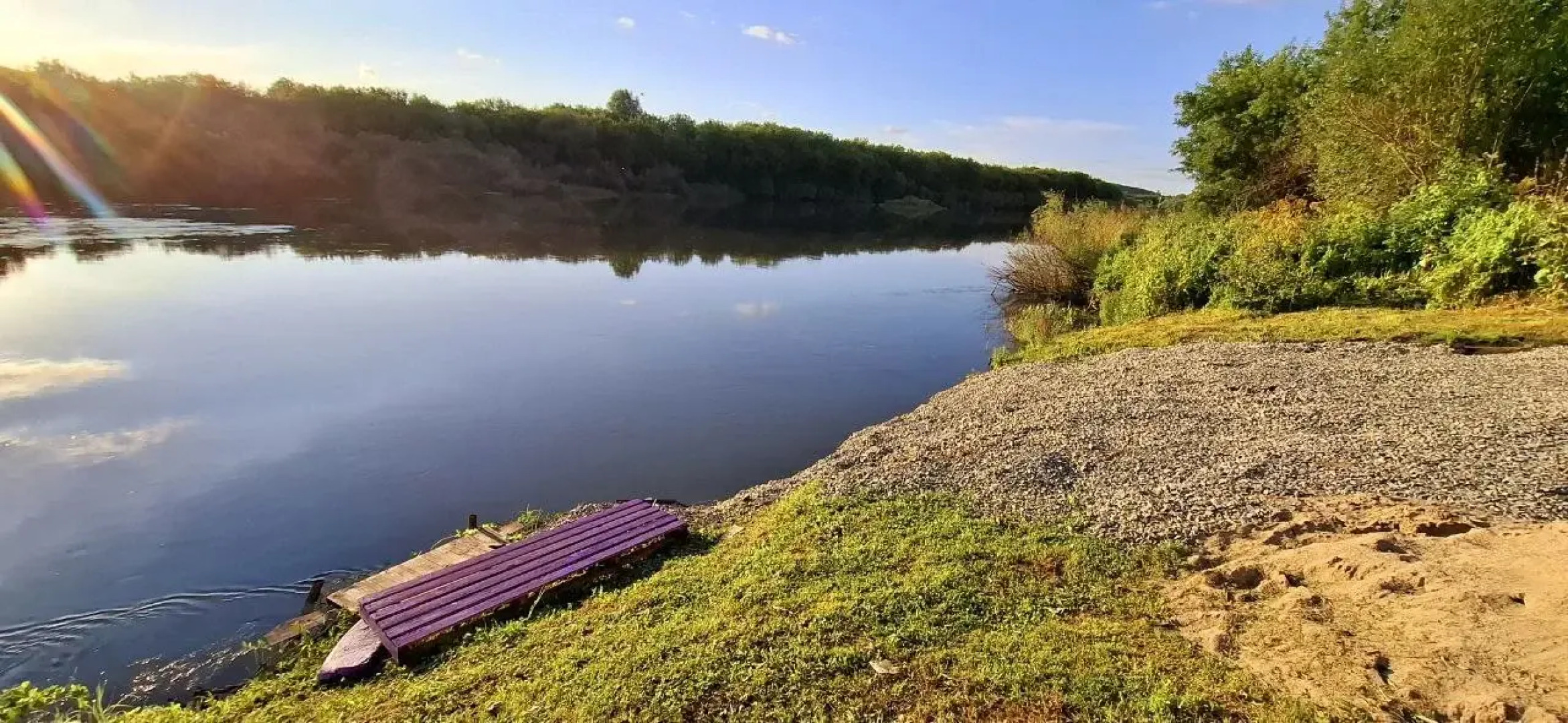 Гостевой Дом с кораблем на берегу реки