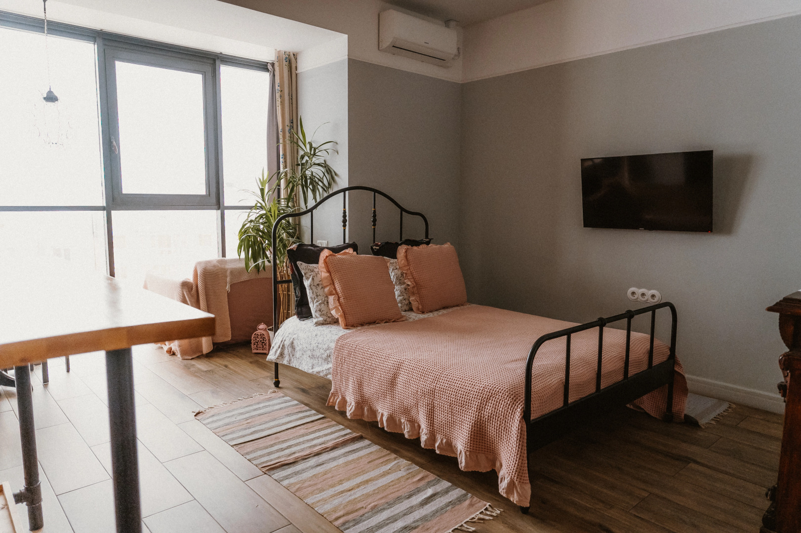 Апартаменты Дизайнерские с Панорамными Окнами