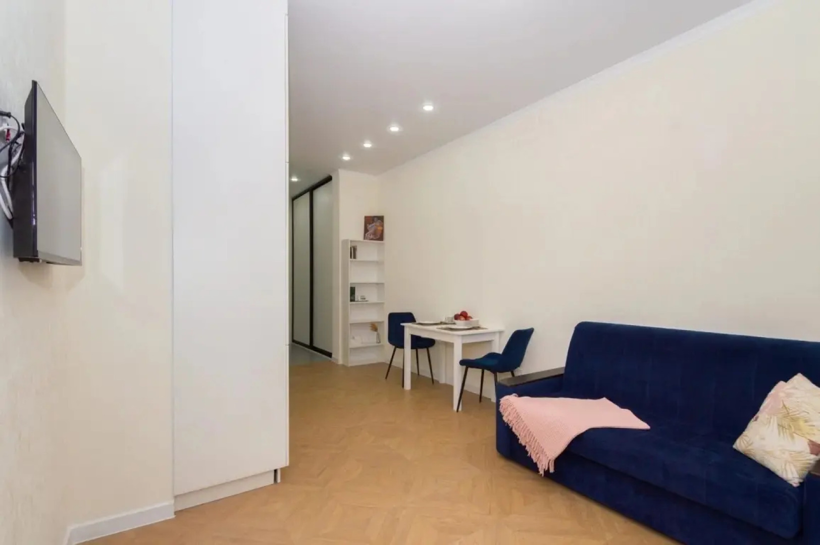 Апартаменты 37м с Кроватью и Диваном