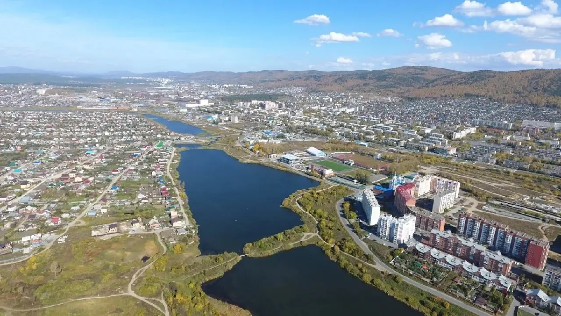 Квартира Ваш Оазис Спокойствия с Видом на Реку и Горы в Центре Городской Жизни