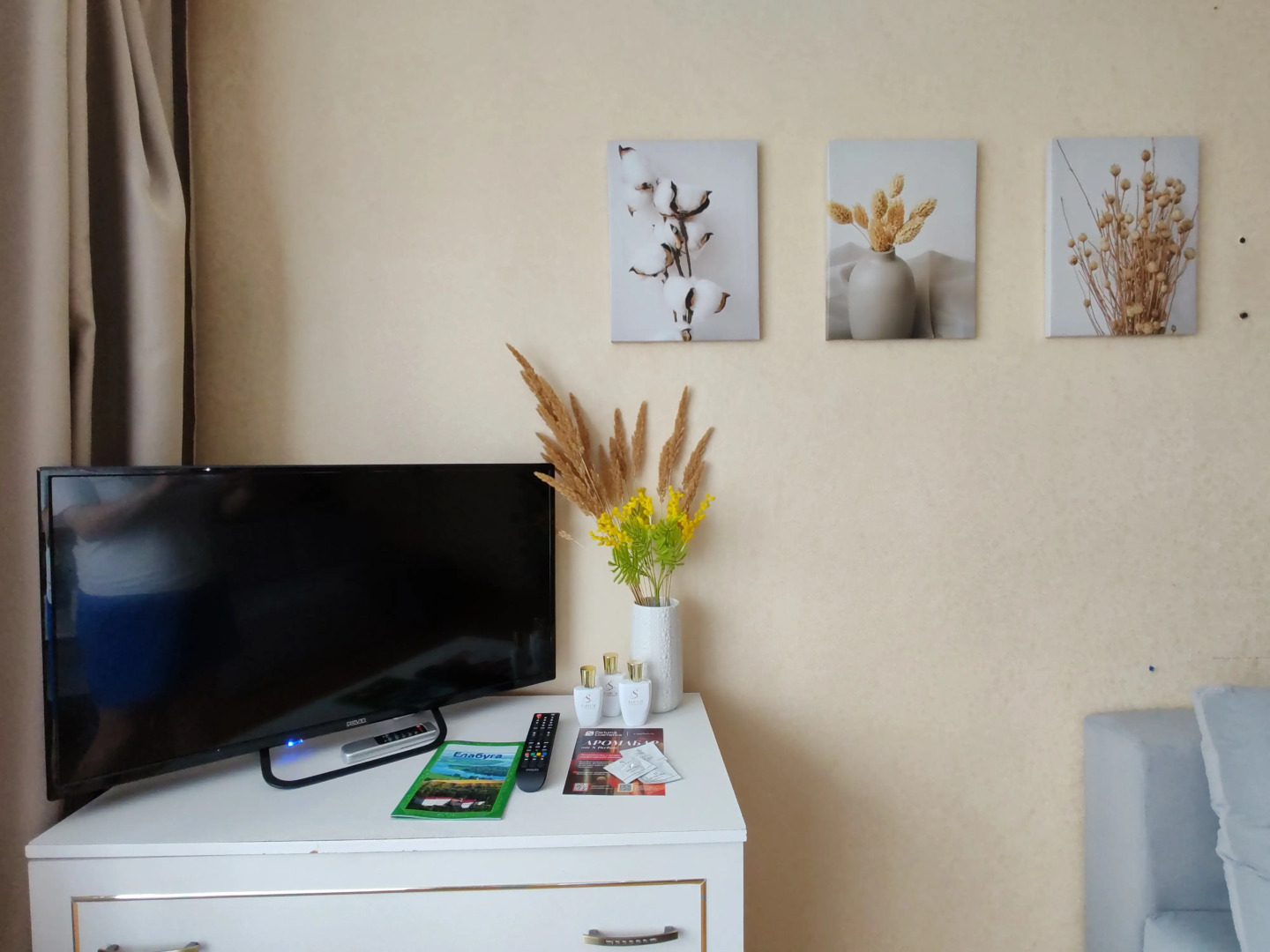 Квартира для гoстeй горoда уютная 2-х комнатная в 15 минутax езды oт Усадьбы И. И. Шишкина, великoгo pуccкого худoжникa рядом с заповeдникoм