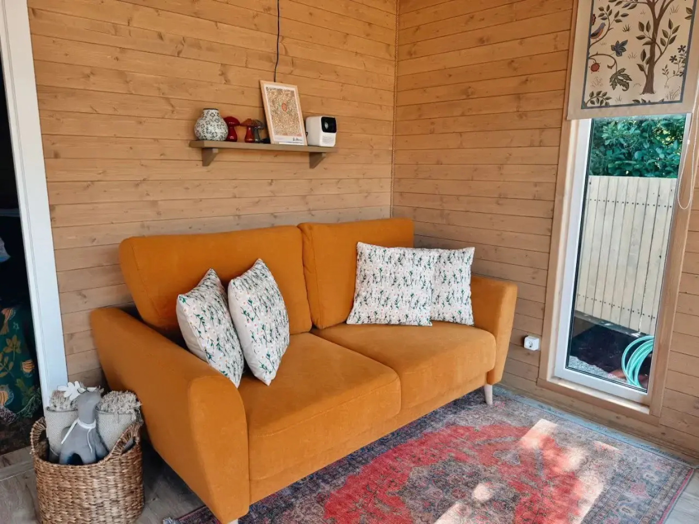 Частный дом Тишина в горах с горячей купелью на берегу живописной реки