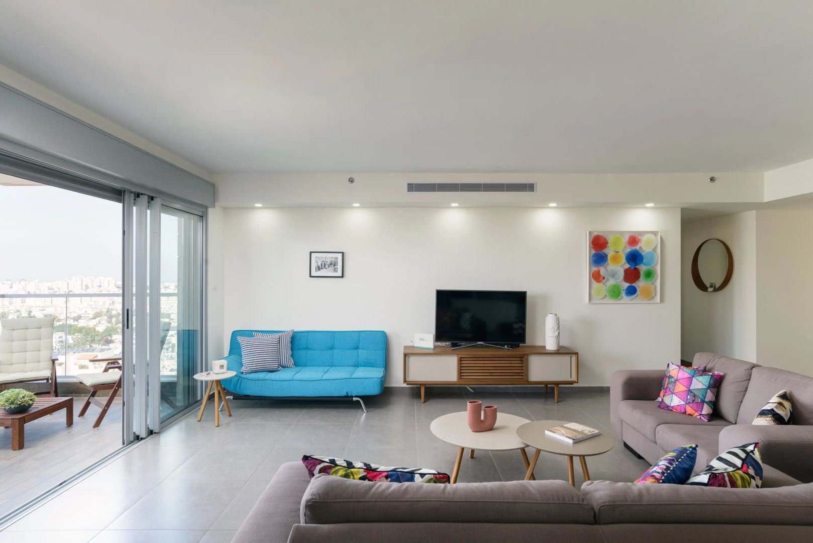 Апартаменты Deluxe & Terrace with City Overview by FeelHome