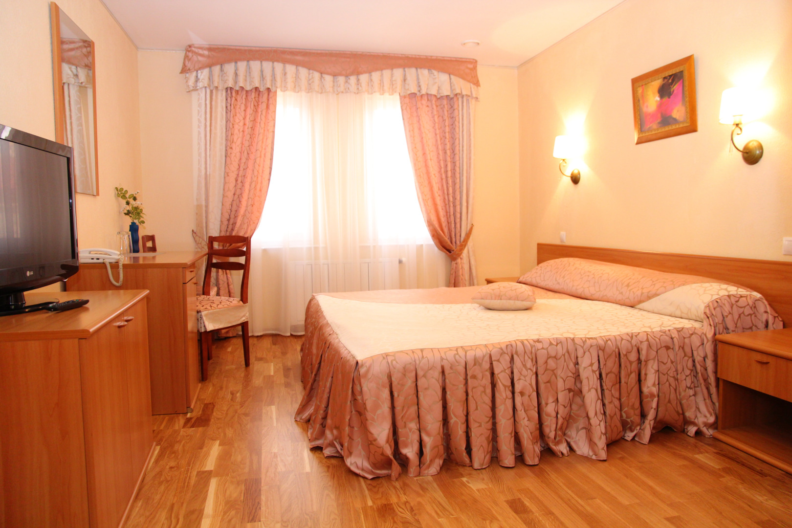 Отель Четыре Короны