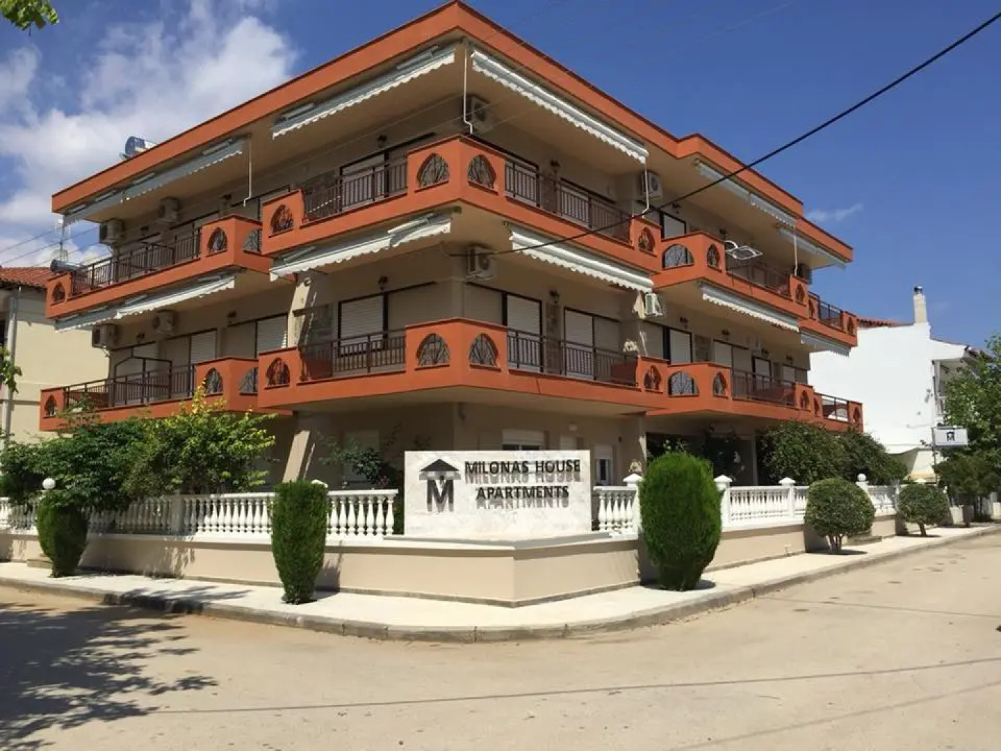 Апарт-Отель Milonas House Apartments