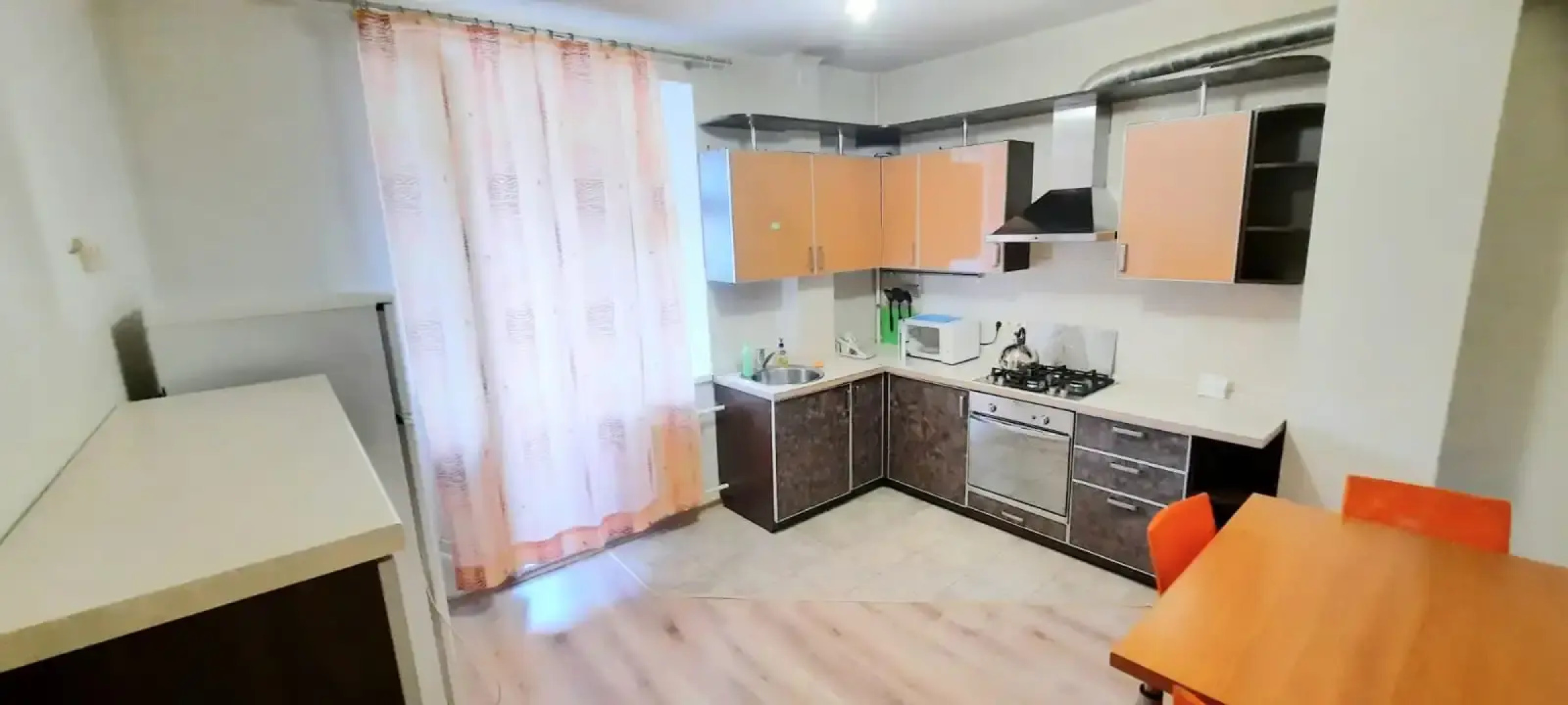 Квартира Уютная с большой кухней и лоджией в центре