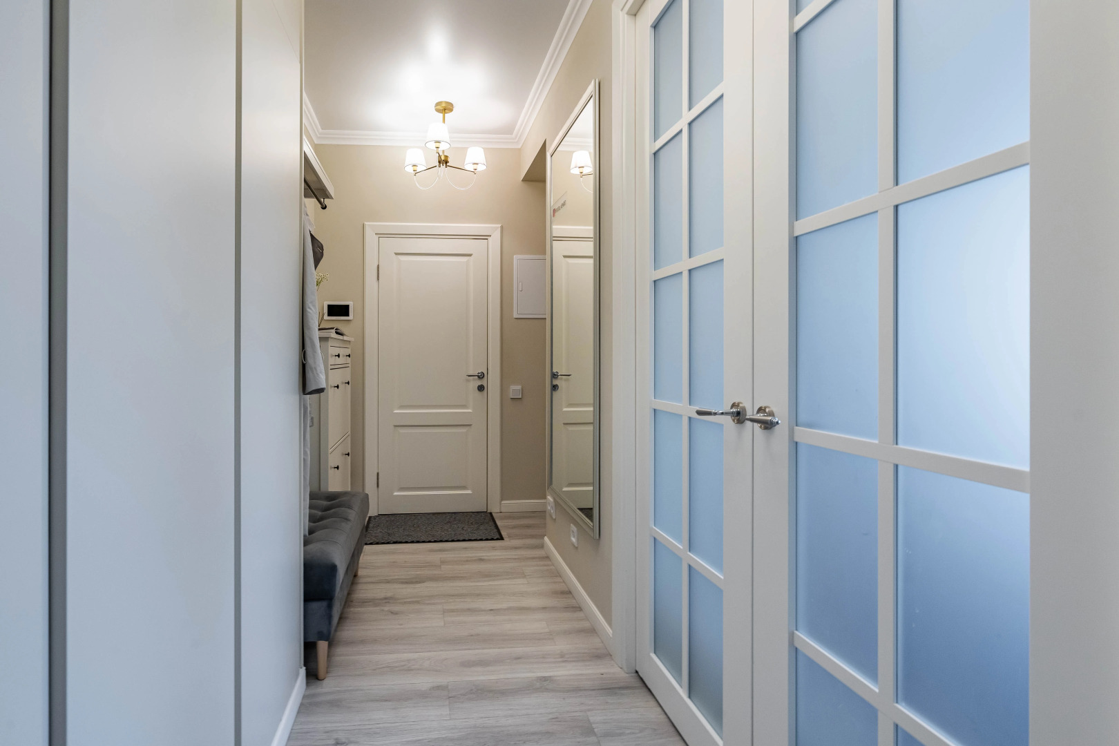 Апартаменты Четырехкомнатные YOUR APART с видом на домик Петра 1 и Неву