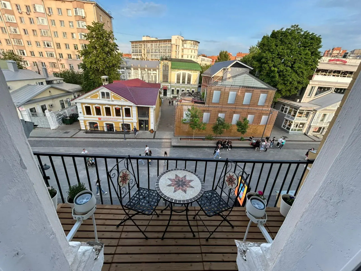 Квартира Уютный Лофт с балконом на главной улице Столицы Закатов