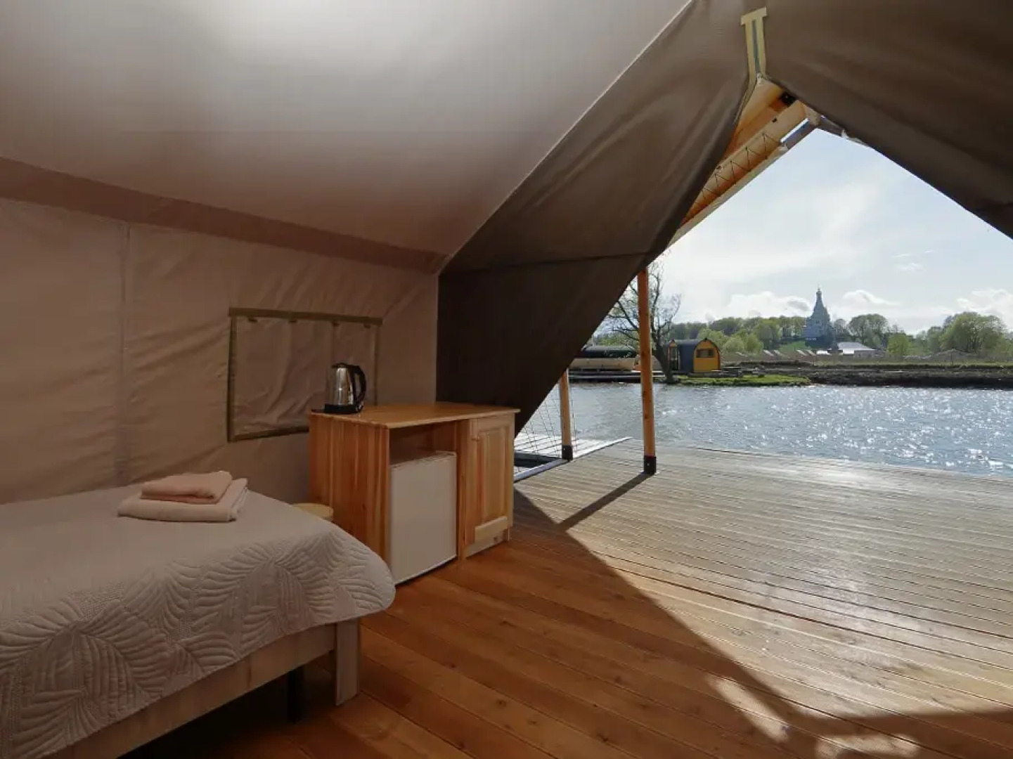 Глэмпинг Остров