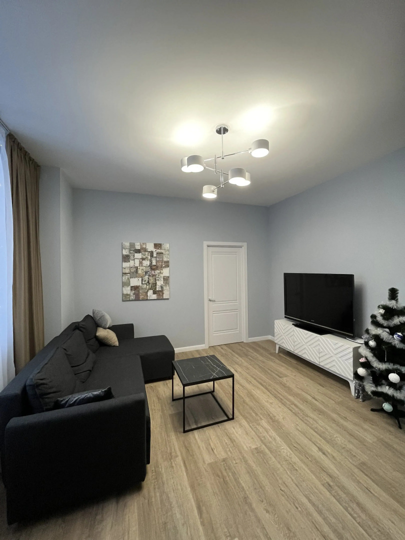 Апартаменты трехкомнатные рядом с набережной