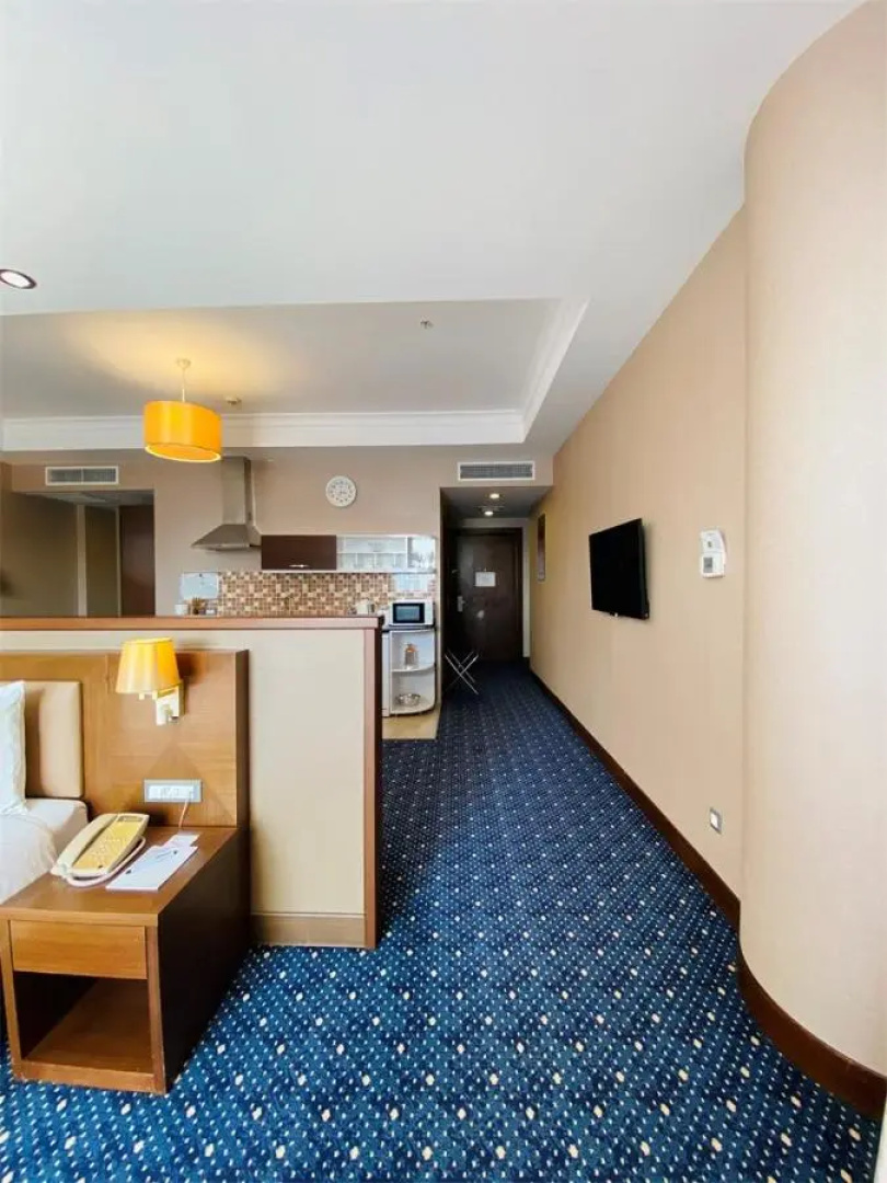 Parkside Hotel & Apartments