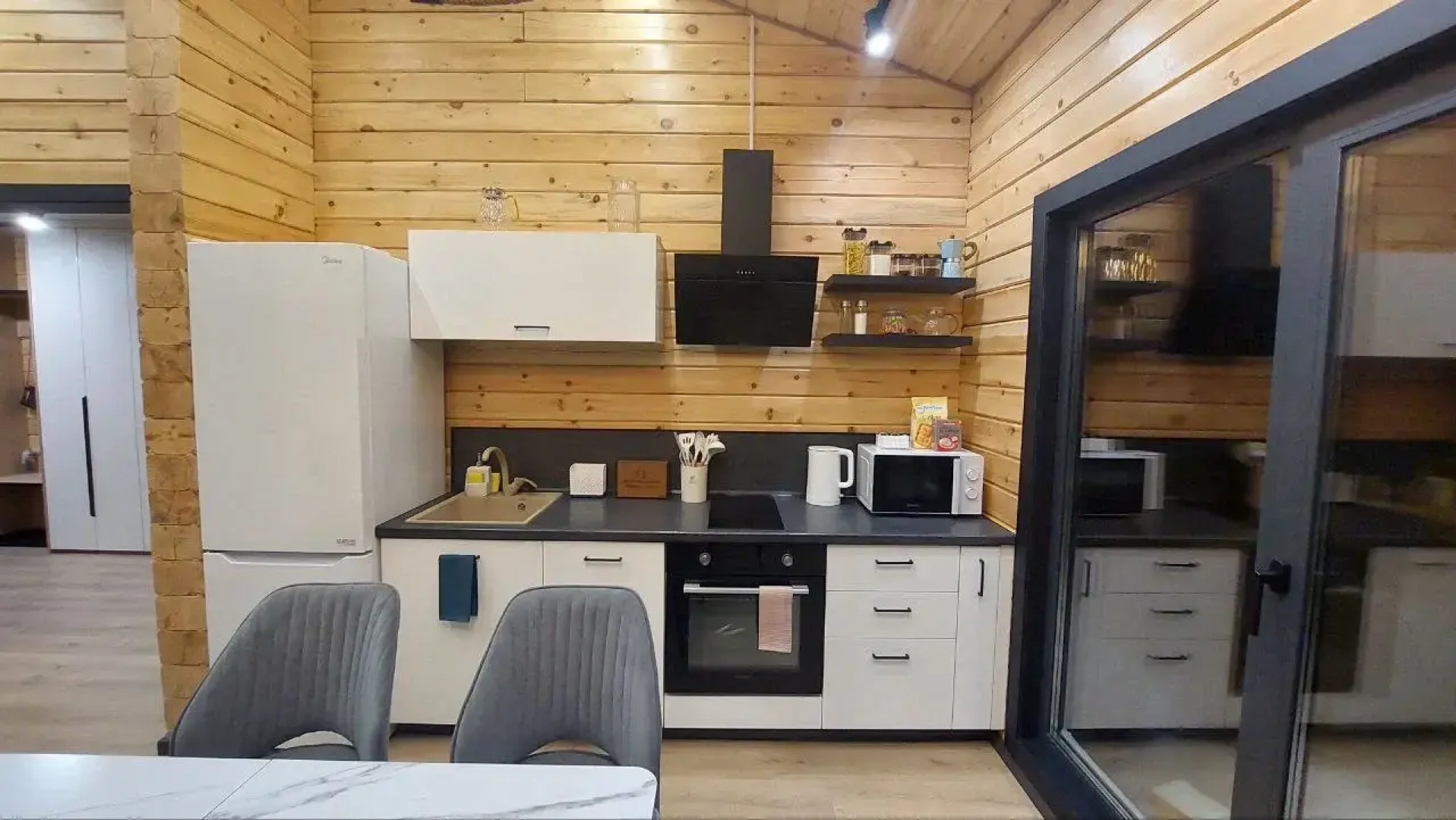 Гостевой дом Деревянный дом с камином в лесу на Славянской