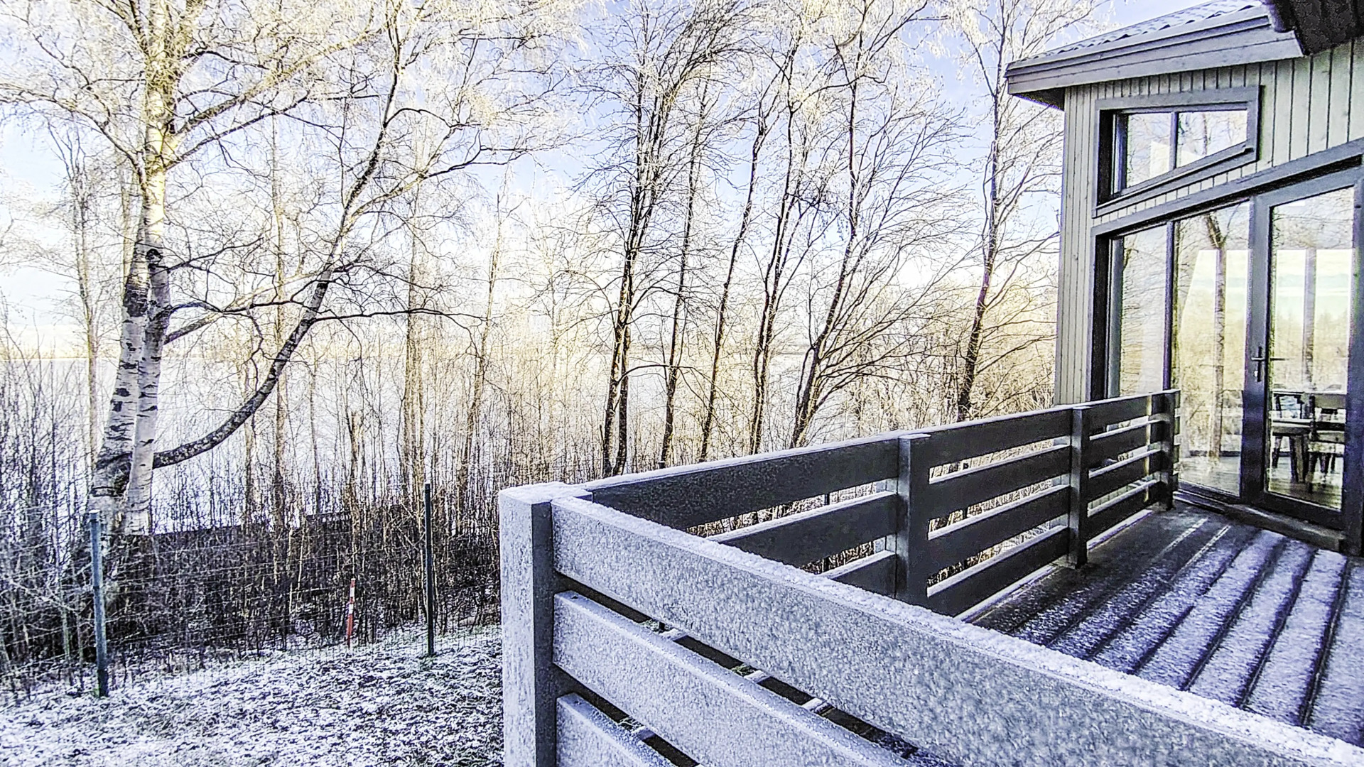 Частный дом Уютный Современный с Видом на Отрадное Озеро