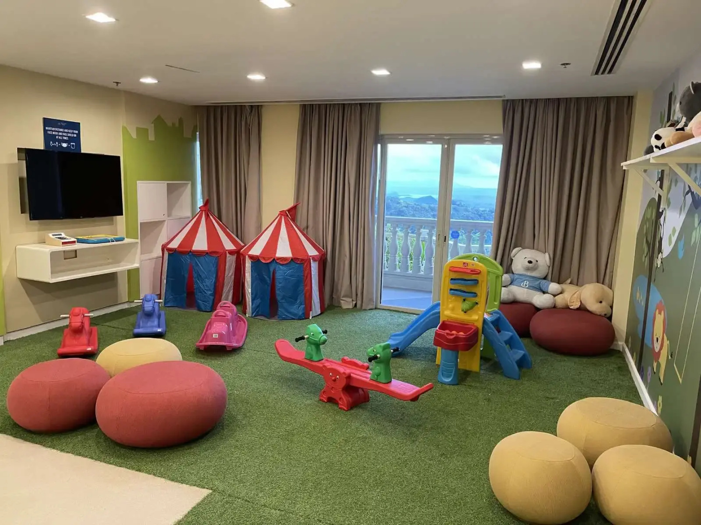 Отель Twin Lakes Hotel Tagaytay