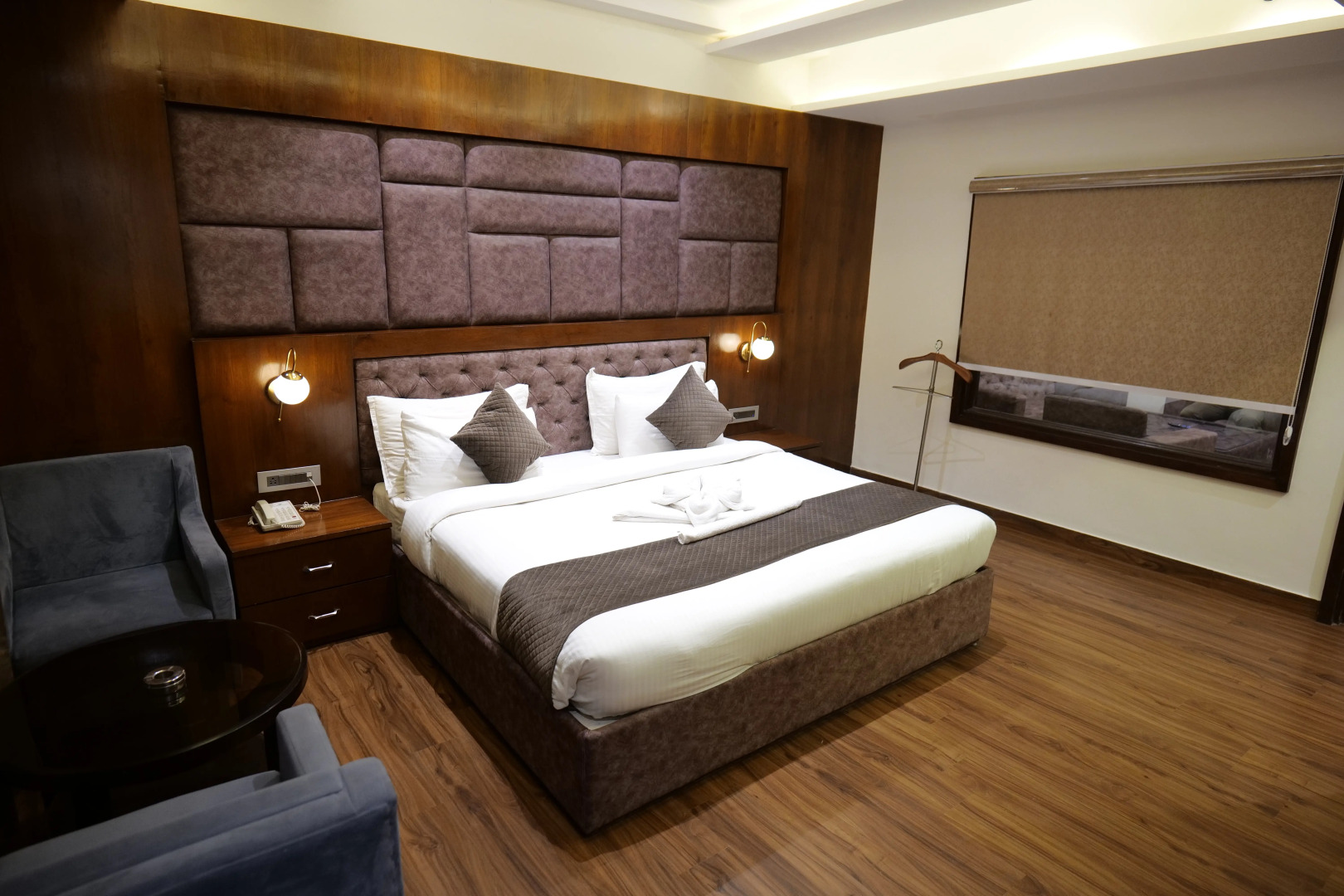 Отель The Emerald Grand