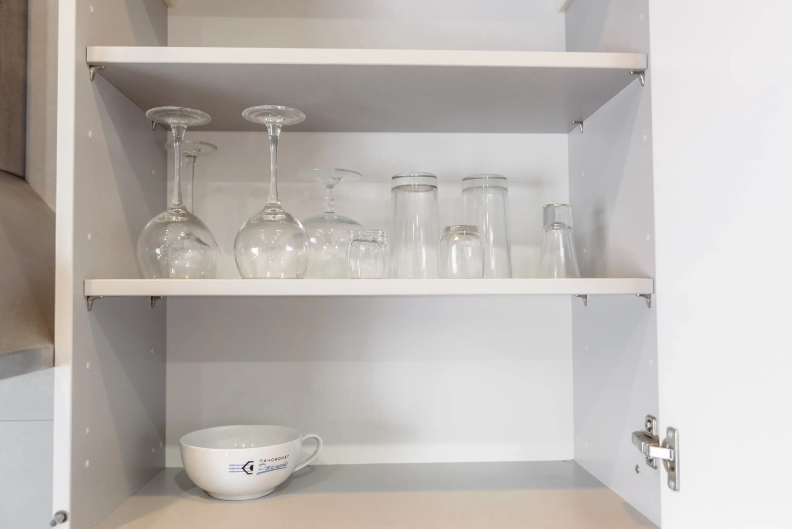 Апартаменты в Центре На 1 Линии с Видом на Крейсер Михаил Кутузов Море и Форумную Площадь от LetoAрart