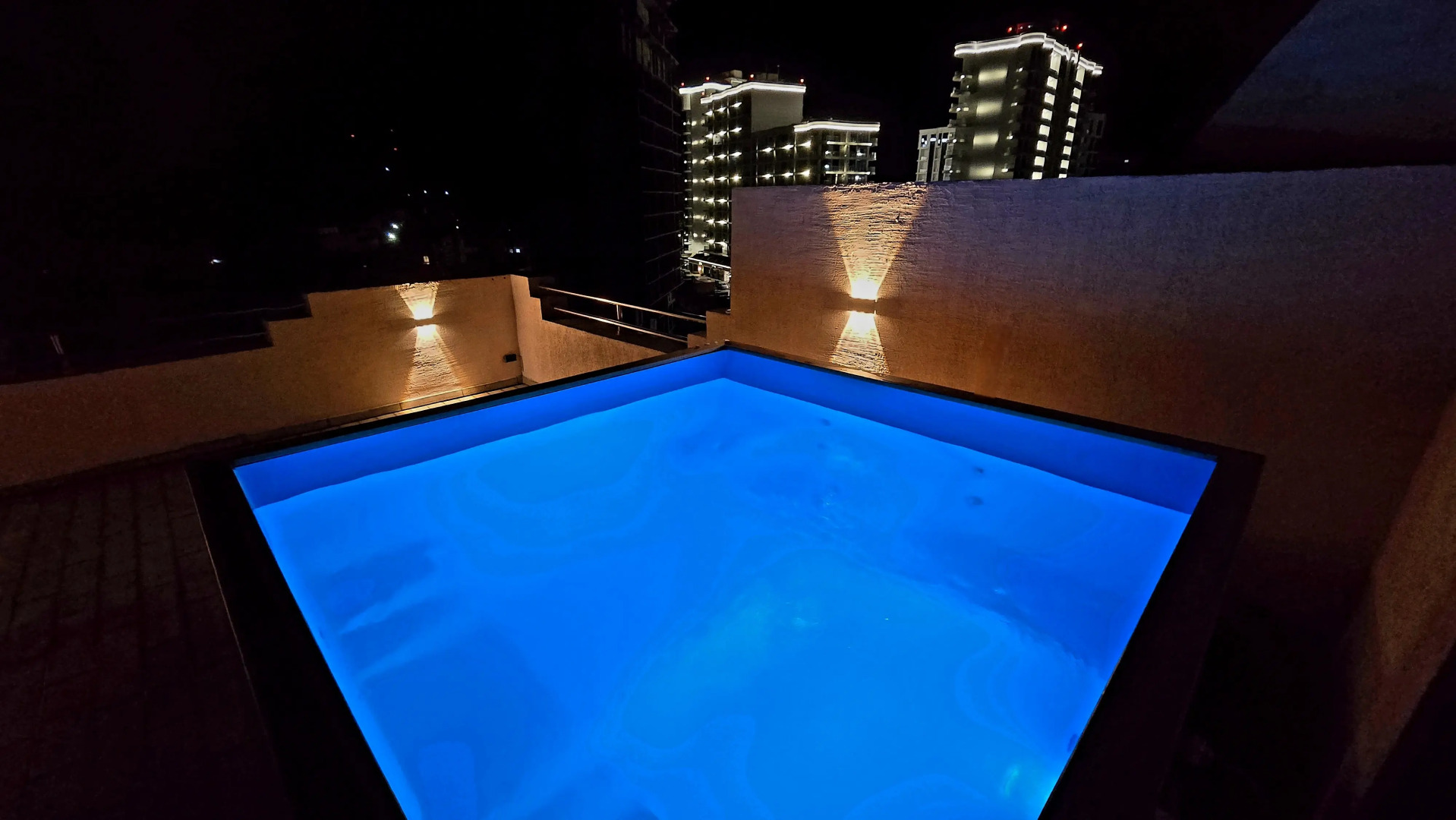 Частный Дом Таунхаус с Панорамной Крышей