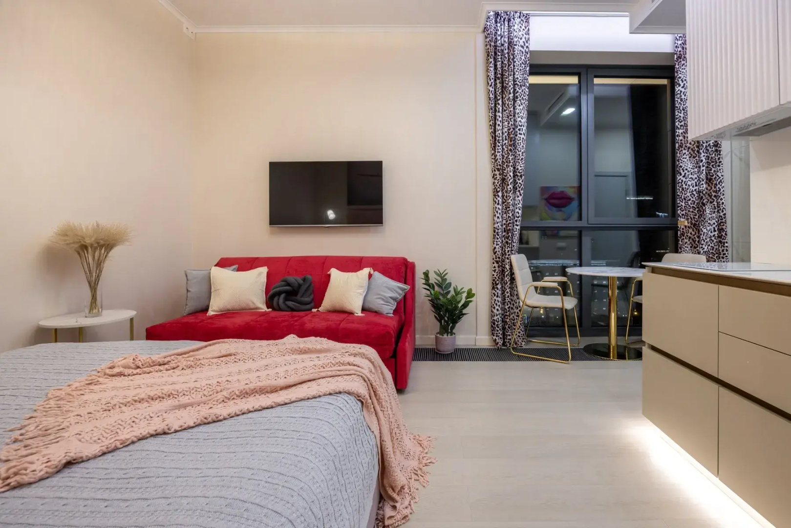 Апартаменты Алис Sun-Kissed Interiors
