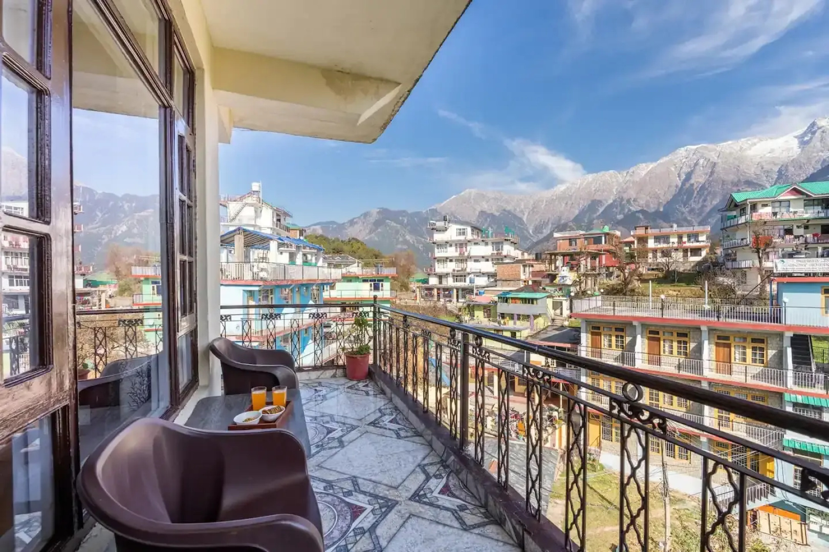 Отель Snow Crest Inn