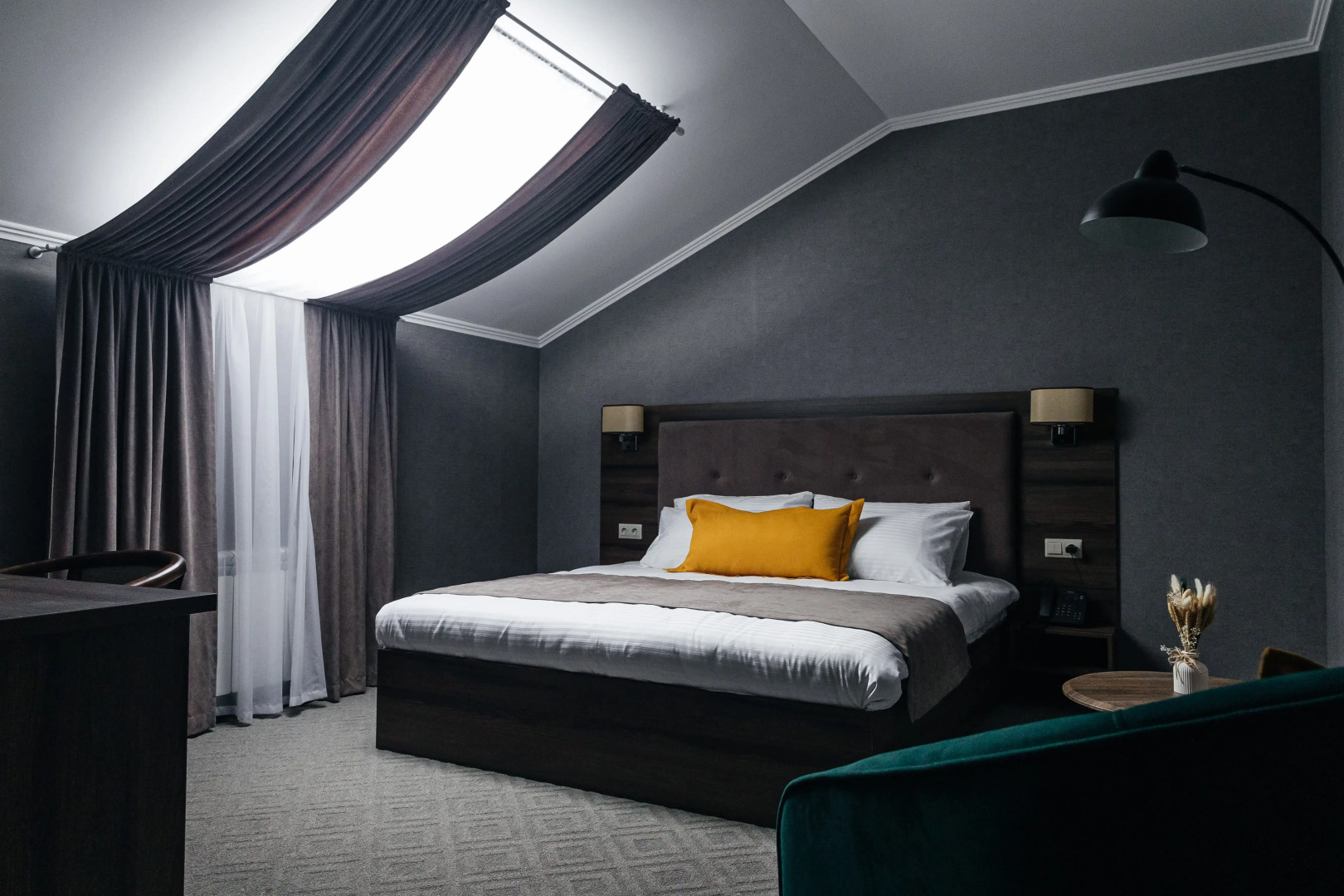 Отель Alex Royal