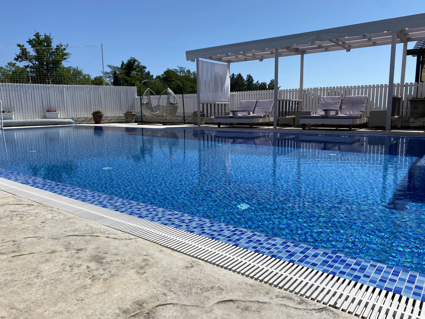 Отель Cromwell White