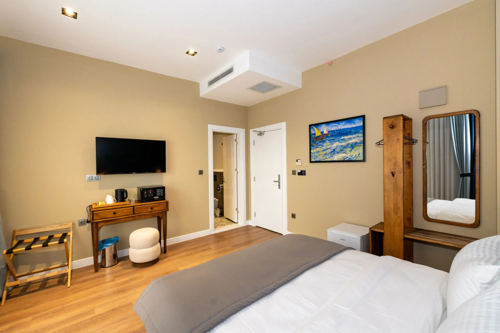 Nenessa Airport Hotel