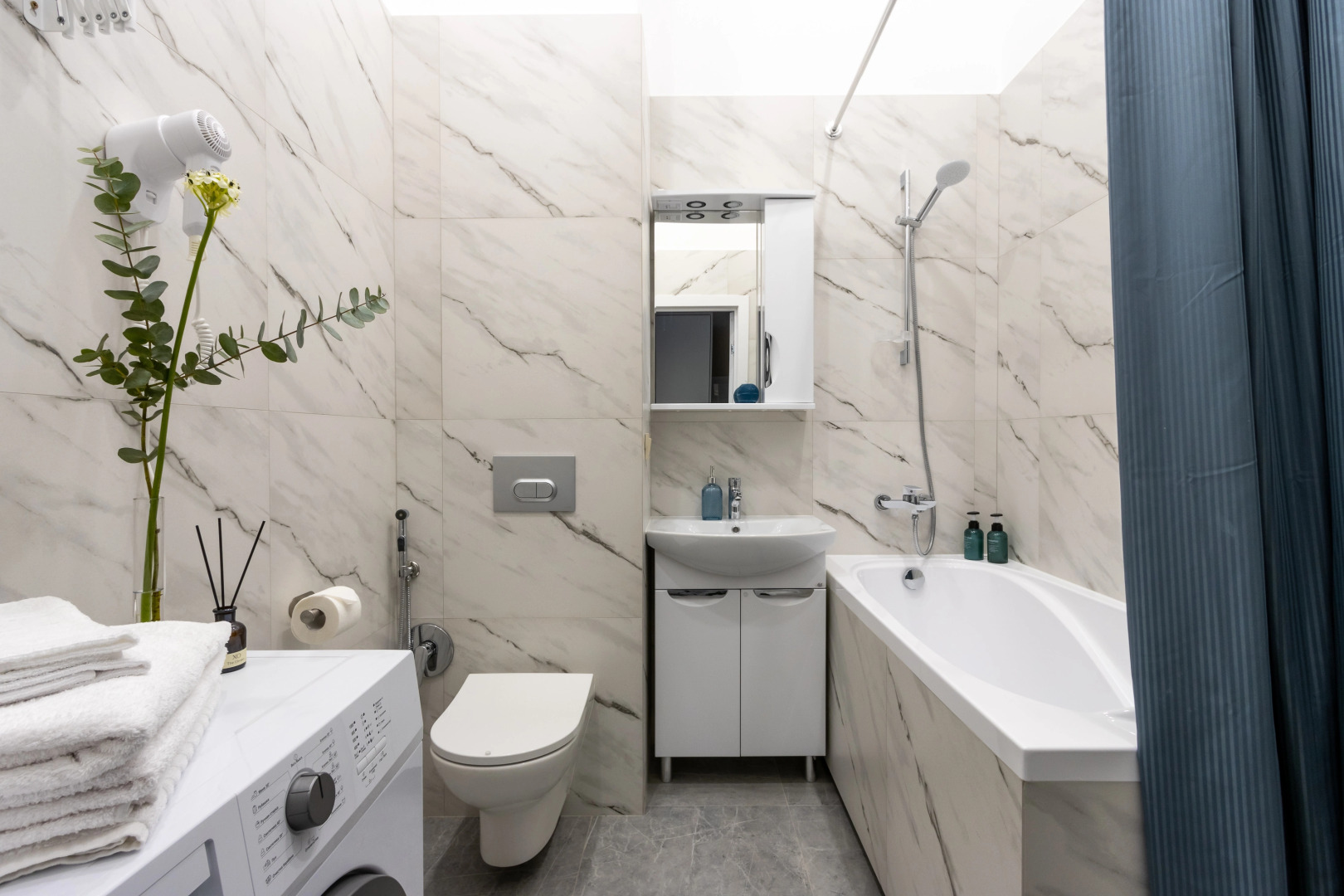 Апартаменты Beige apartment in a historic building in the city center