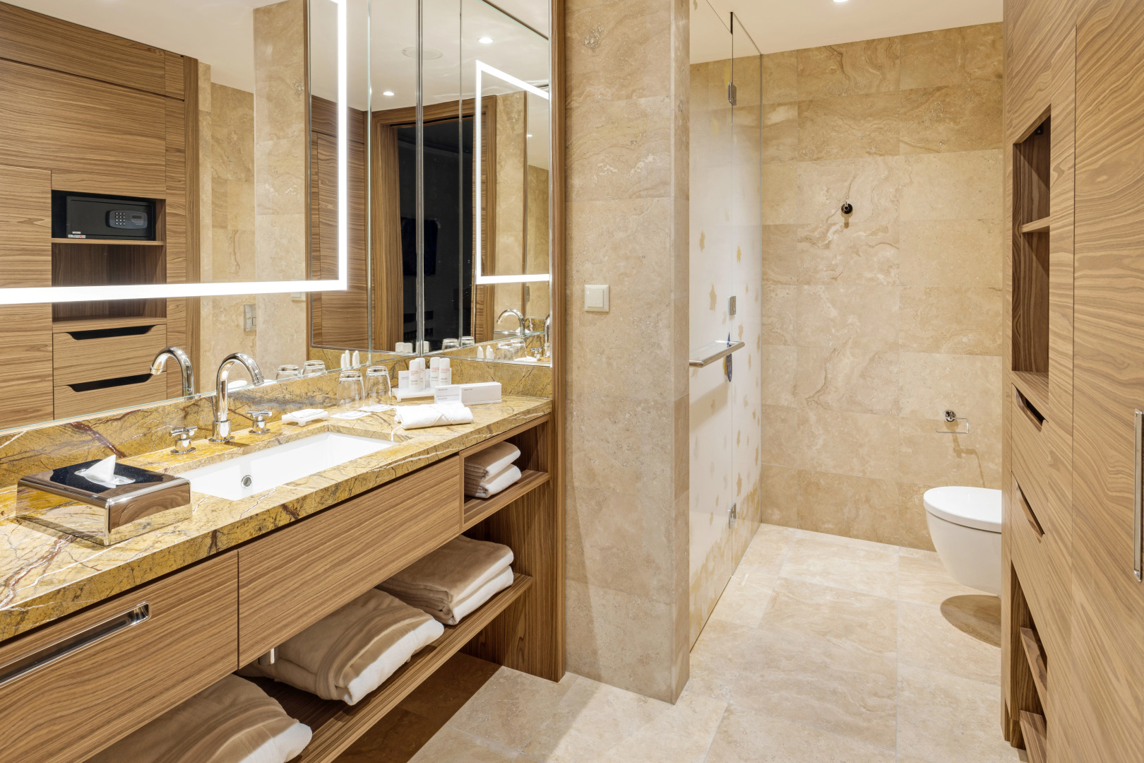 Отель Radisson Blu Olympiyskiy Hotel, Moscow