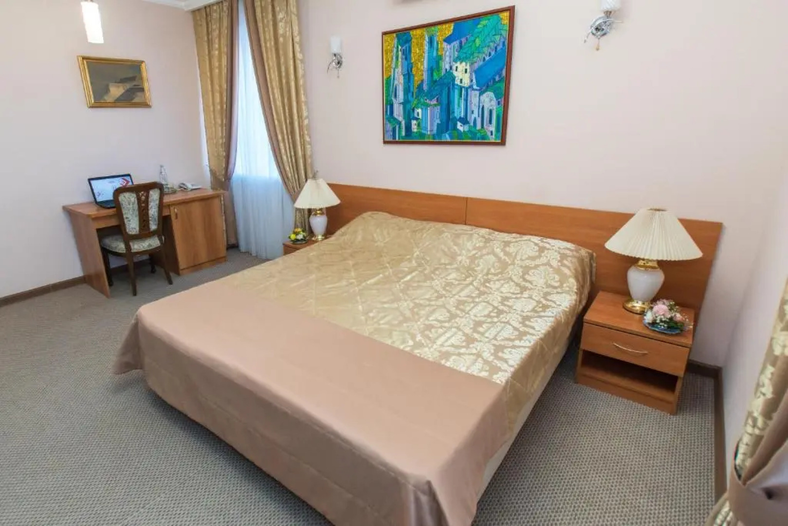 Отель Виноград