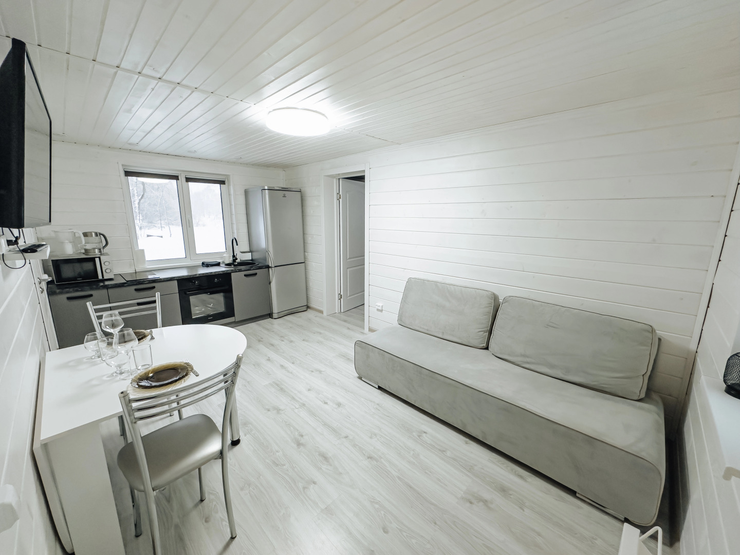 Частный дом House by river