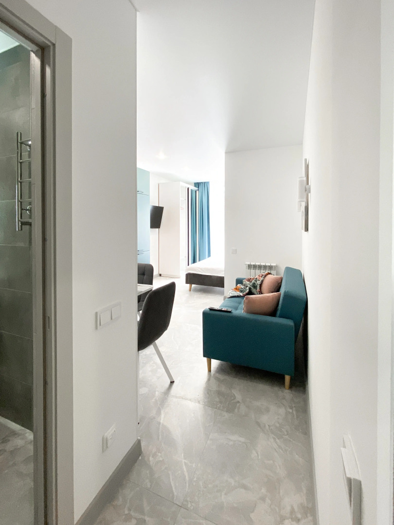 Апартаменты-студия 30 кв.м. с кроватью и балконом, с 3 по 6 этаж