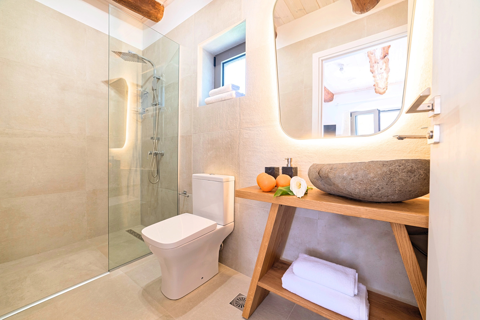 Вилла Blue Lake Heated Pool