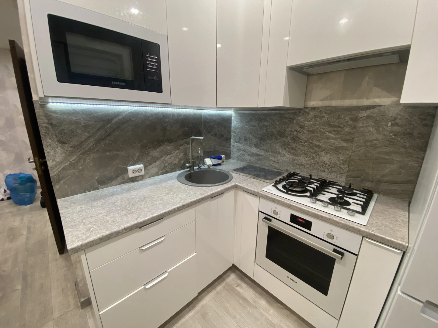 Квартира Двухкомнатная у метро напротив Северного вокзала