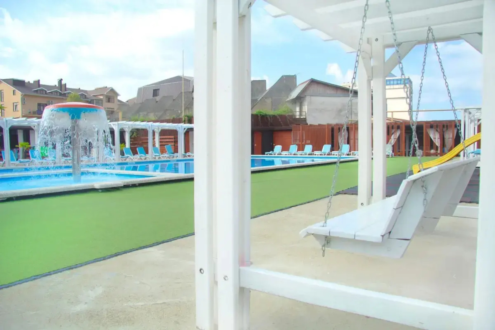 Отель Peak Season