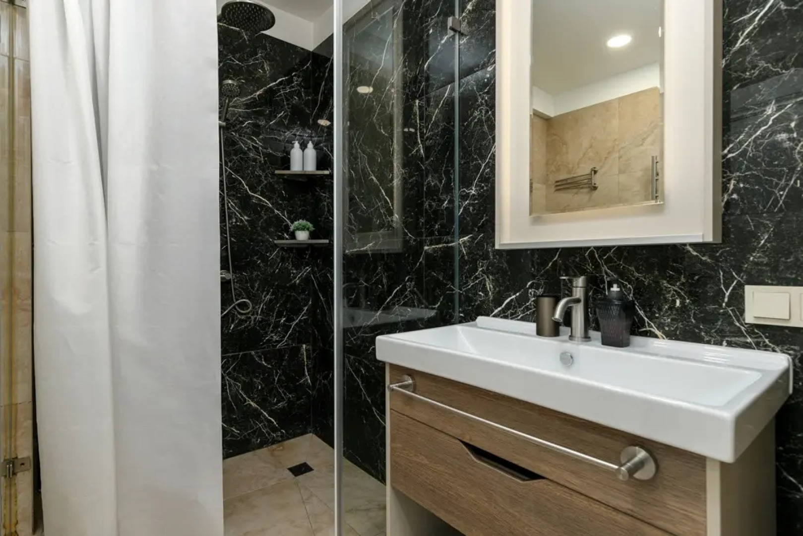 Апартаменты GeoApart Цветочная 30 3