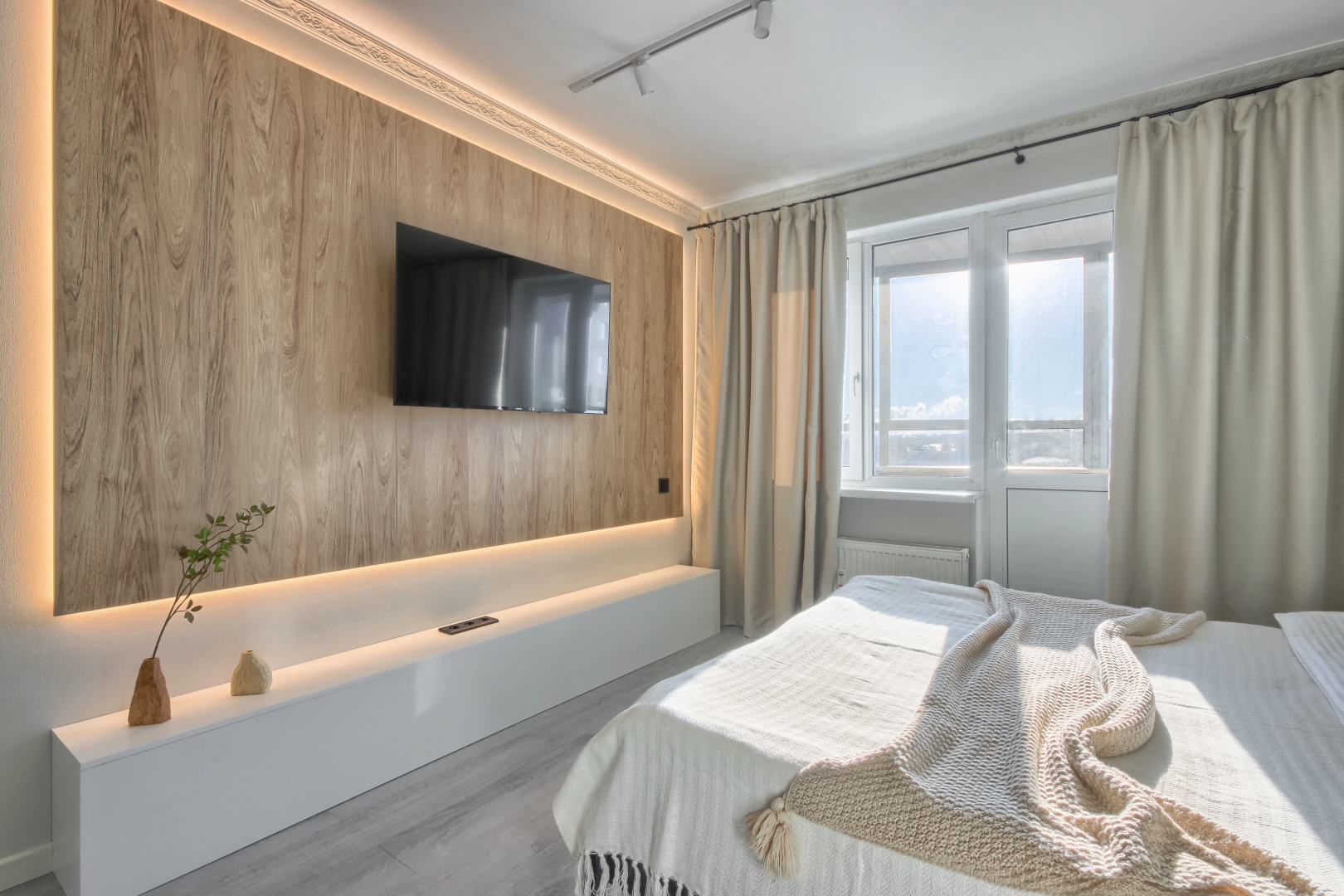 Апартаменты MyhomeYourhome на Большеохтинском пр-те 15к2